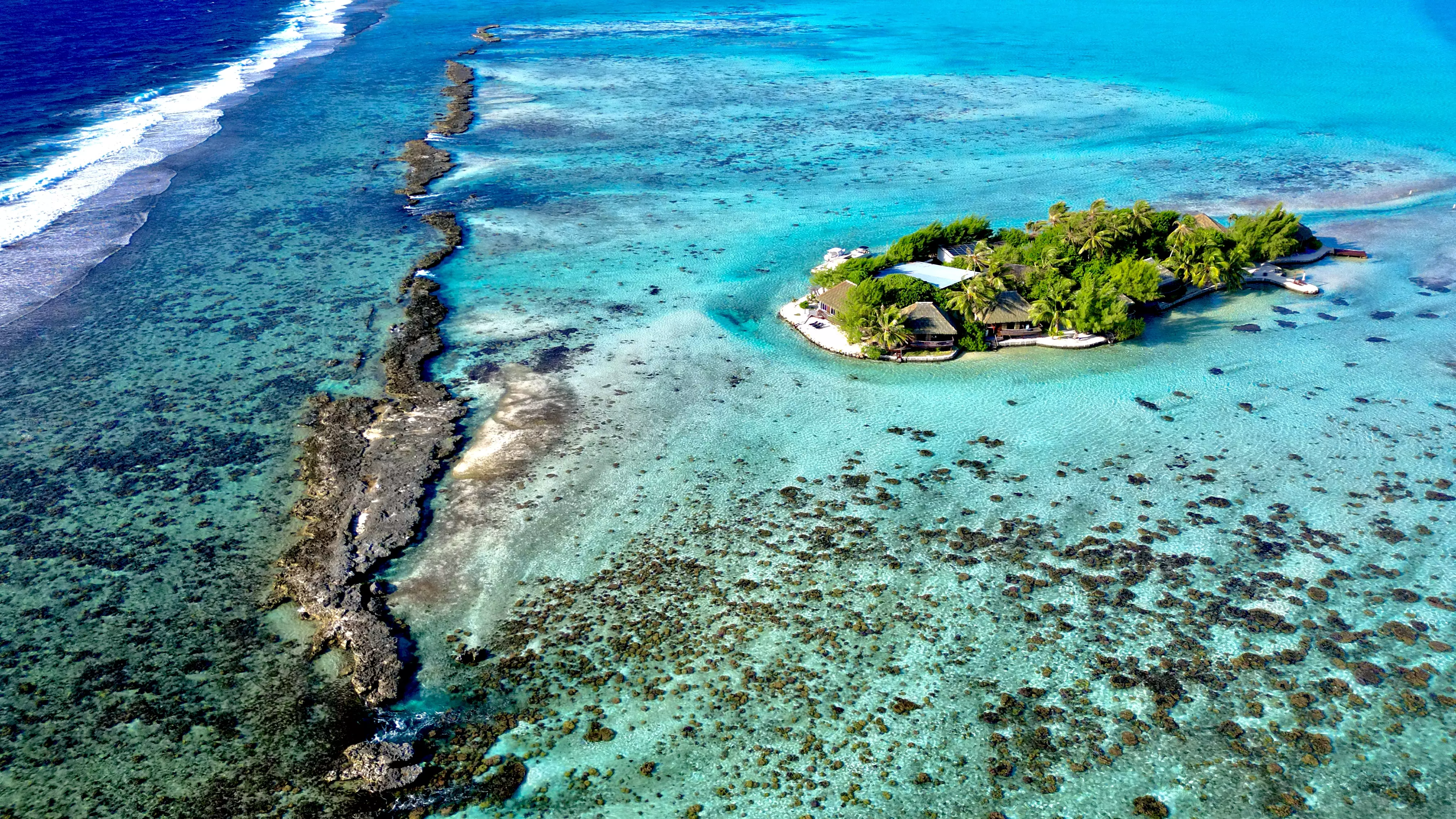 Luxury room at Hotel EDEN Taha'a private island